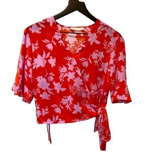 Lush hibiscus Damaris Wrap Blouse
M | Red